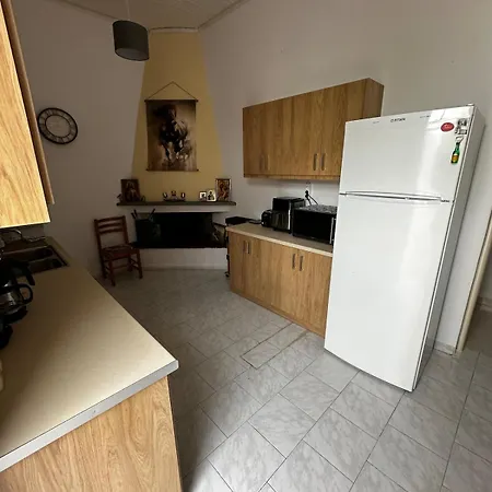 Εξοχική Μονοκατοικία με αυλή και εξωτερική αποθήκη-Country house with yard&external warehouse Appartement 4*