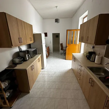 Εξοχική Μονοκατοικία με αυλή και εξωτερική αποθήκη-Country house with yard&external warehouse 4*