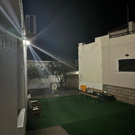 Εξοχική Μονοκατοικία με αυλή και εξωτερική αποθήκη-Country house with yard&external warehouse شقة 4*