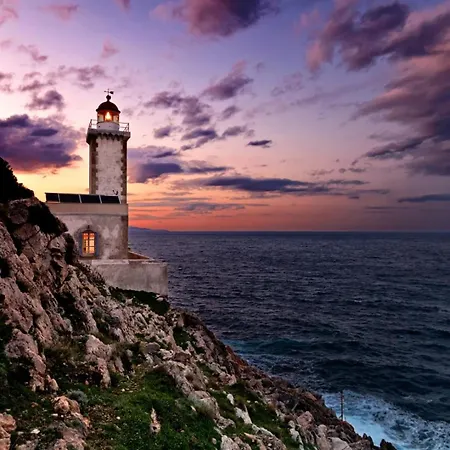 Εξοχική Μονοκατοικία με αυλή και εξωτερική αποθήκη-Country house with yard&external warehouse