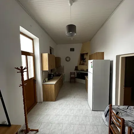 Εξοχική Μονοκατοικία με αυλή και εξωτερική αποθήκη-Country house with yard&external warehouse