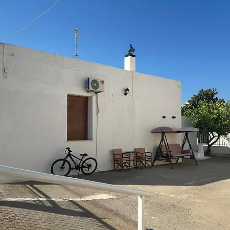 Apartment εξοχική μονοκατοικία με αυλή και εξωτερική αποθήκη-country House With Yard And External Warehouse
