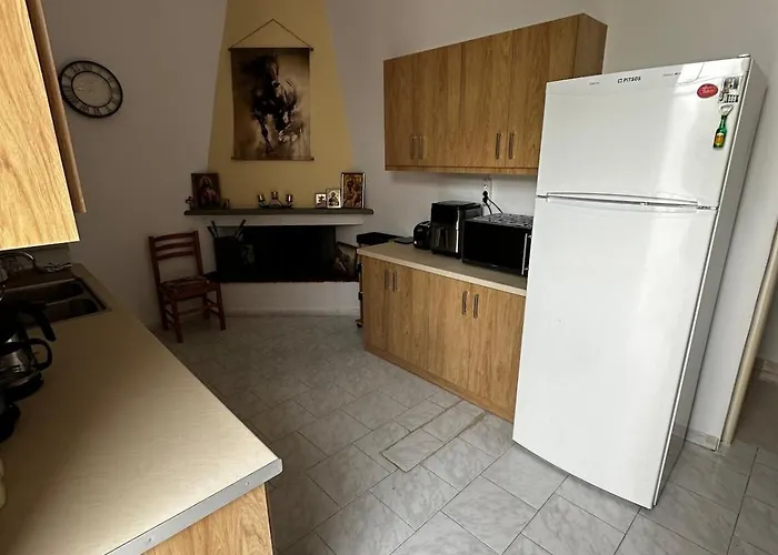 εξοχική μονοκατοικία με αυλή και εξωτερική αποθήκη-country House With Yard And External Warehouse דירה *