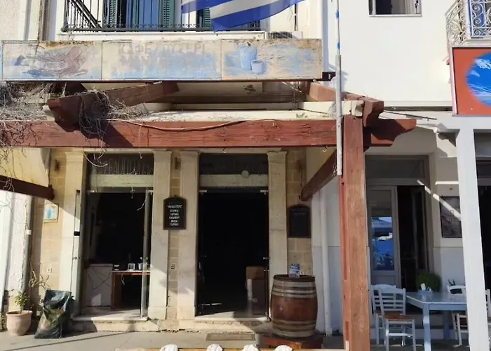 εξοχική μονοκατοικία με αυλή και εξωτερική αποθήκη-country House With Yard And External Warehouse Lejlighed