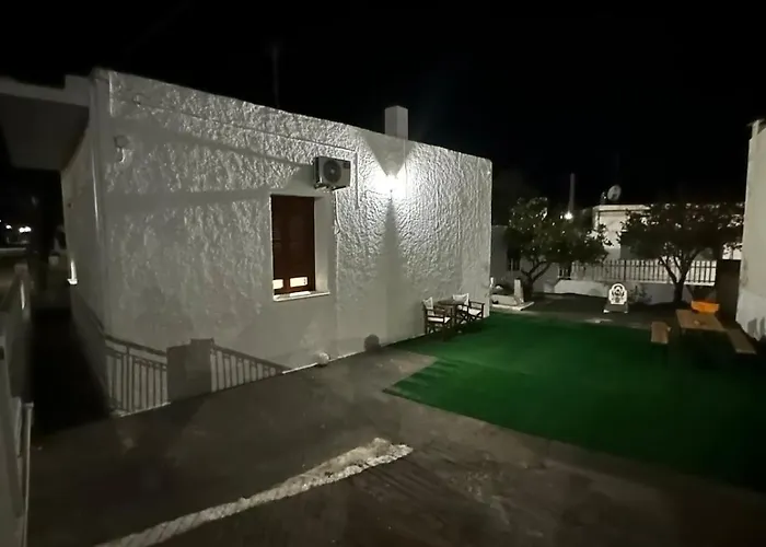 εξοχική μονοκατοικία με αυλή και εξωτερική αποθήκη-country House With Yard And External Warehouse Lejlighed *