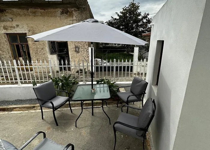 εξοχική μονοκατοικία με αυλή και εξωτερική αποθήκη-country House With Yard And External Warehouse Lejlighed Dhermatianika